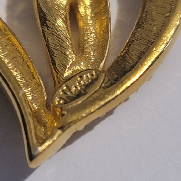 Napier Gold Tone Brooch Stylized Heart Brooch with Rhinestones Vintage Romantic - Picture 4 of 4